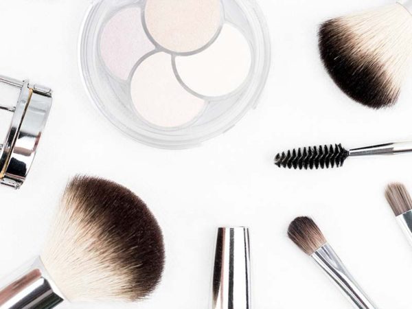 curso-de-los-cosmeticos-y-equipos-para-los-cuidados-esteticos-de-higiene-depilacion-y-maquillaje-online